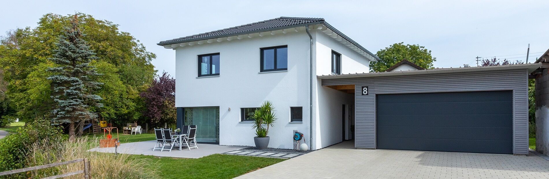 Moderne-Stadtvilla-mit-Walmdach-header